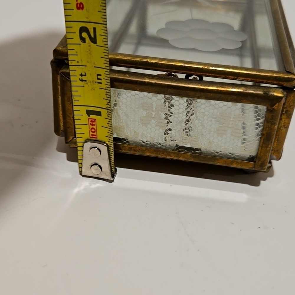 Vintage Etched Glass Jewelry Trinket Box Hinge-Lid Lace Gold Frame Shabby Chic - Picture 10 of 11
